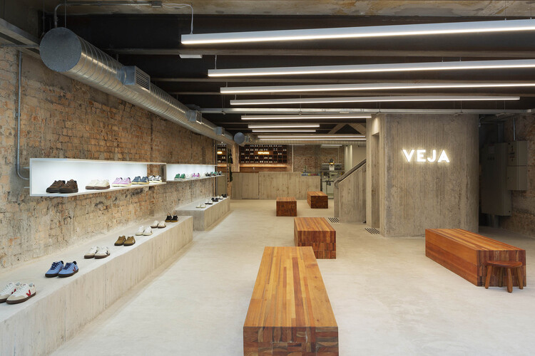 Veja São Paulo Store / Roberto Somlo Arquitetura - Image 1 of 28