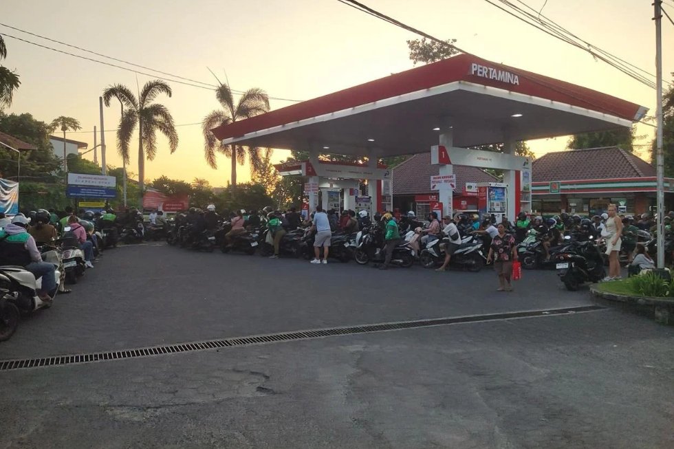 Indonesia Faces a Middle East Oil Shock and a Crisis of Trust