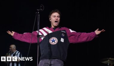 Sam Fender pre-sale moved after 'bot attack' - BBC