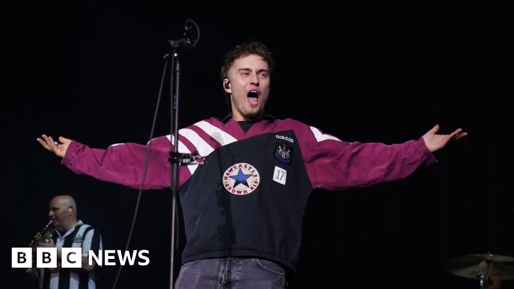 Sam Fender pre-sale moved after 'bot attack' - BBC