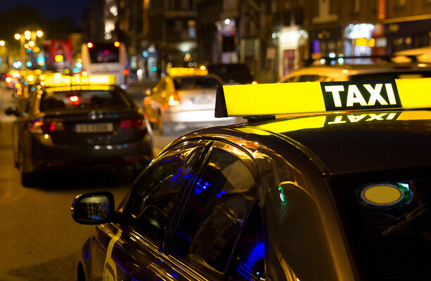Traffic disruption in Dublin city centre as taxi drivers stage protest