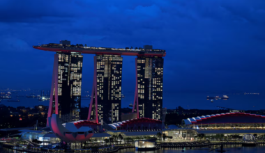 Singapore plans five gas-fired plants, second LNG terminal