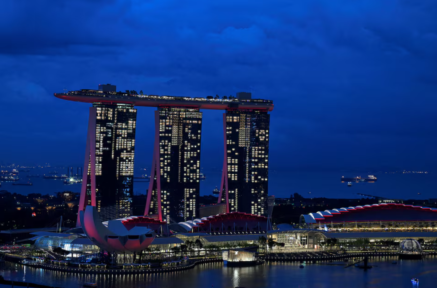 Singapore plans five gas-fired plants, second LNG terminal