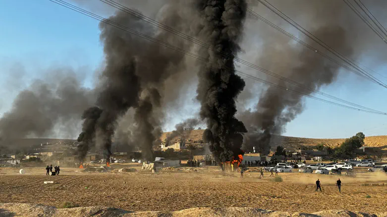 Bedouin set fire to homes, protesting demolition of illegal structures