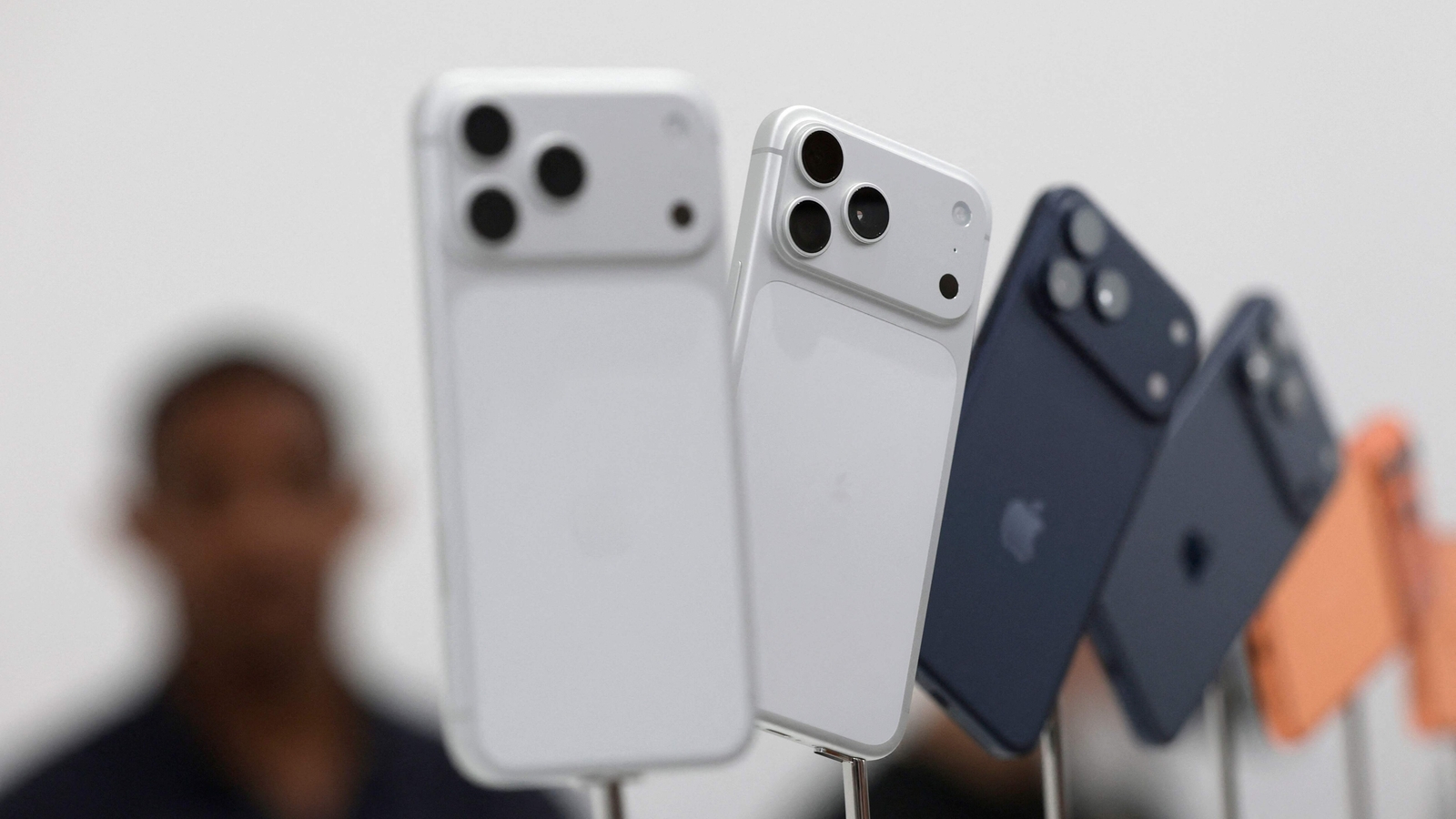 Apple may soon get a new CEO and iPhone users may finally be able to… 
(HT Tech)