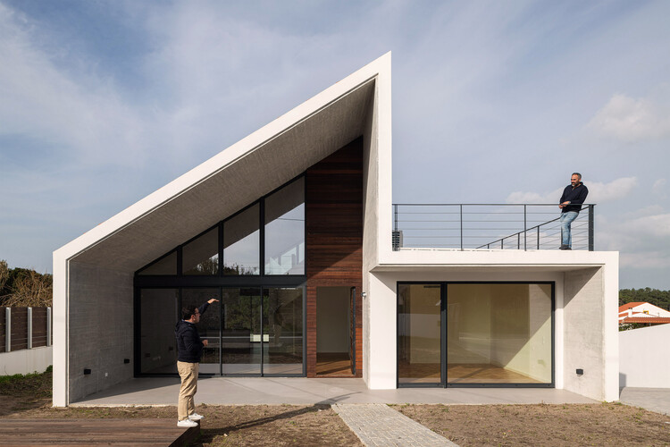 House of Espinheira / Partner4Build - Exterior Photography