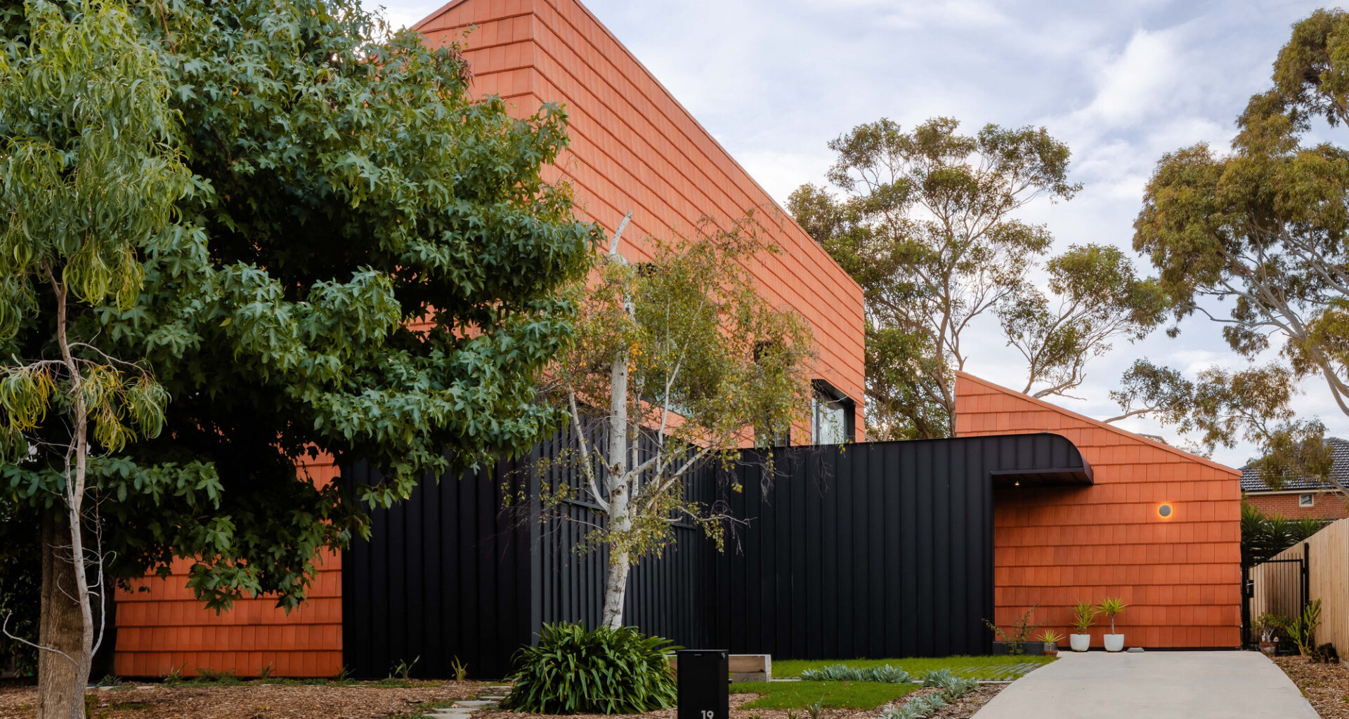 Mahogany House / R ARCHITECTURE