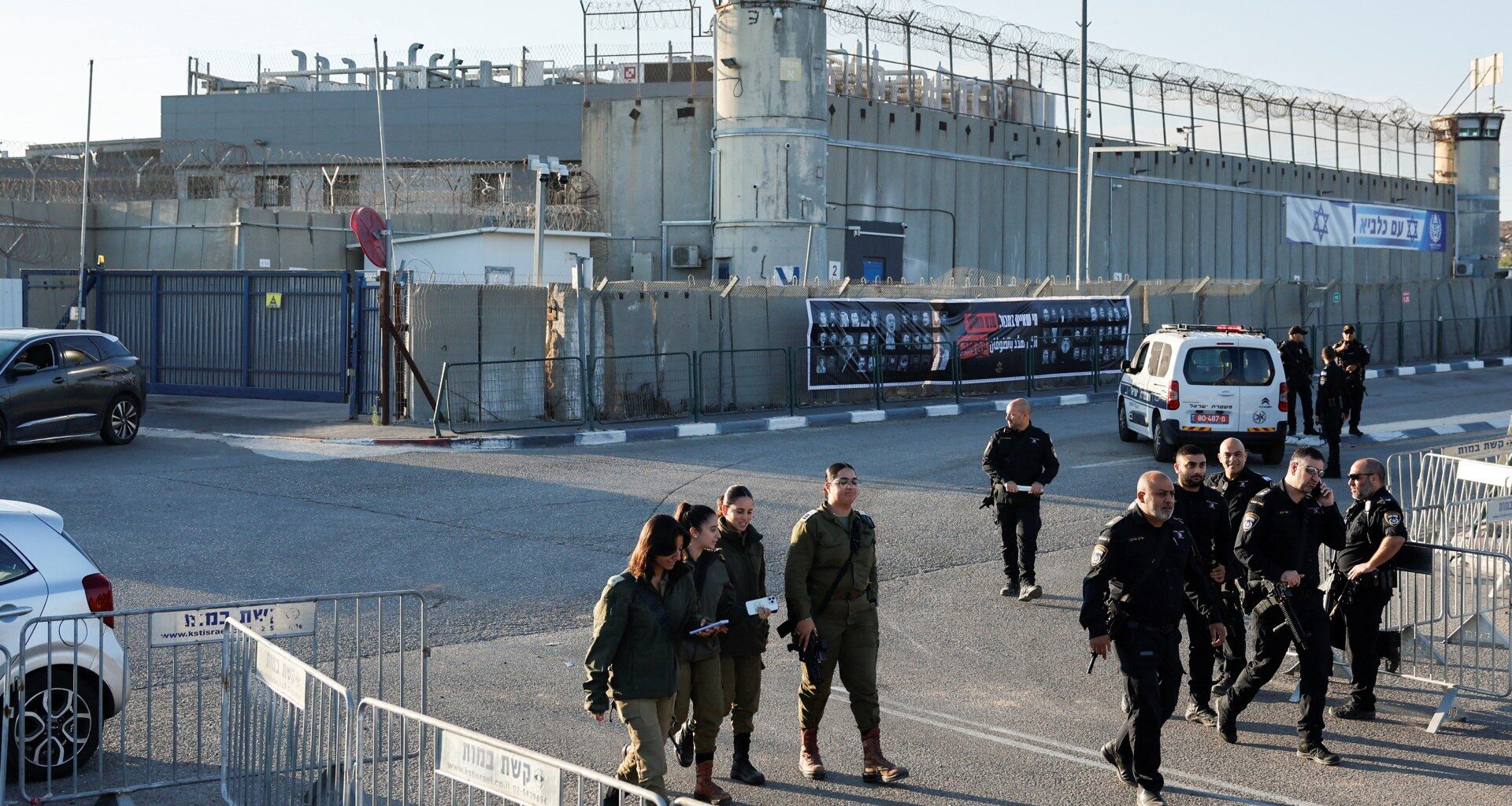 US lawmakers urge Trump admin to secure release of American teen in Israel | Israel-Palestine conflict News