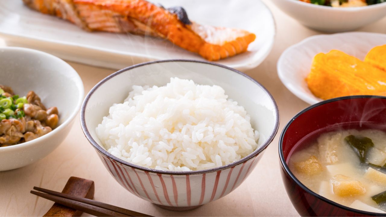 Japanese Consumers Hesitate to Buy New Rice Amid Soaring Prices