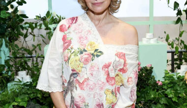 Pamela Anderson Goes Makeup-Free in Two of the Most Unexpected Hats