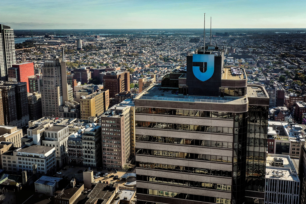 Abbott cuts top end of 2025 guidance as tariff threat looms