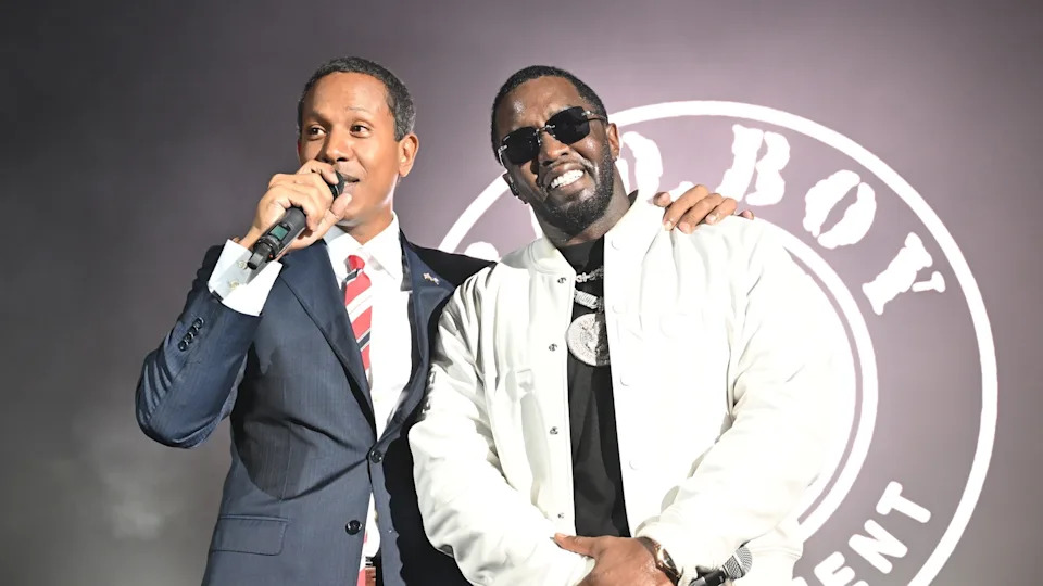 Shyne and Diddy onstage together.