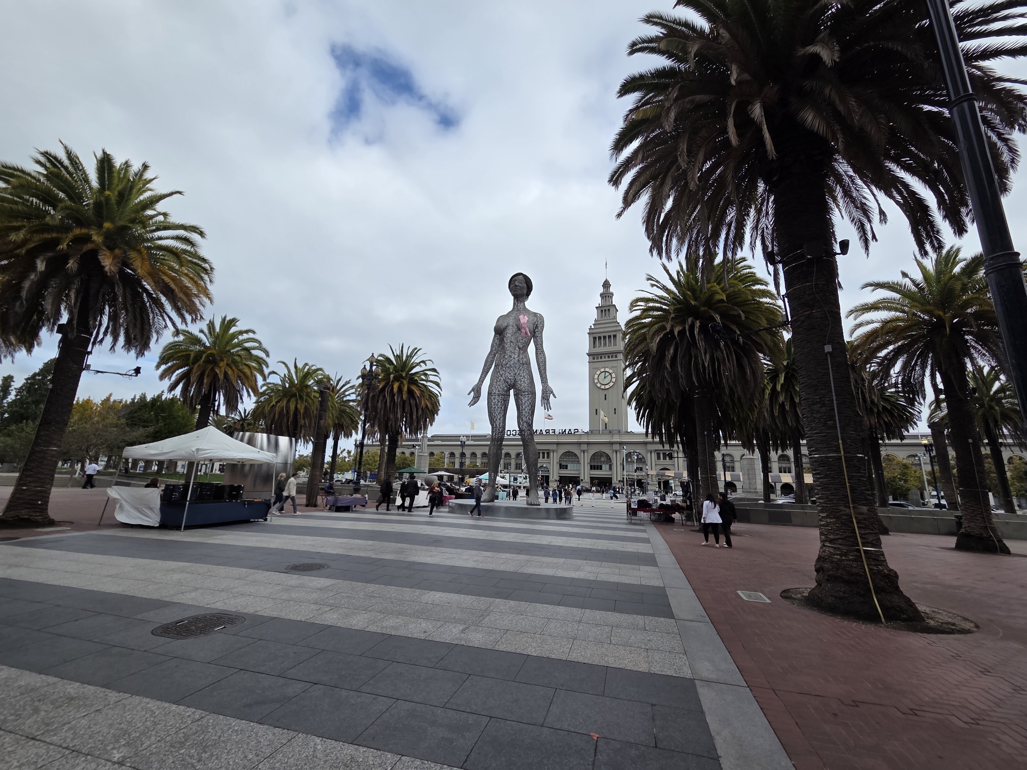 Ferry building with statue shot by Galaxy S25 Plus