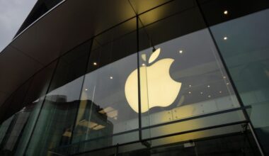 Apple, Amazon And 3 Stocks To Watch Heading Into Thursday - Apple (NASDAQ:AAPL), Amazon.com (NASDAQ:AMZN)
