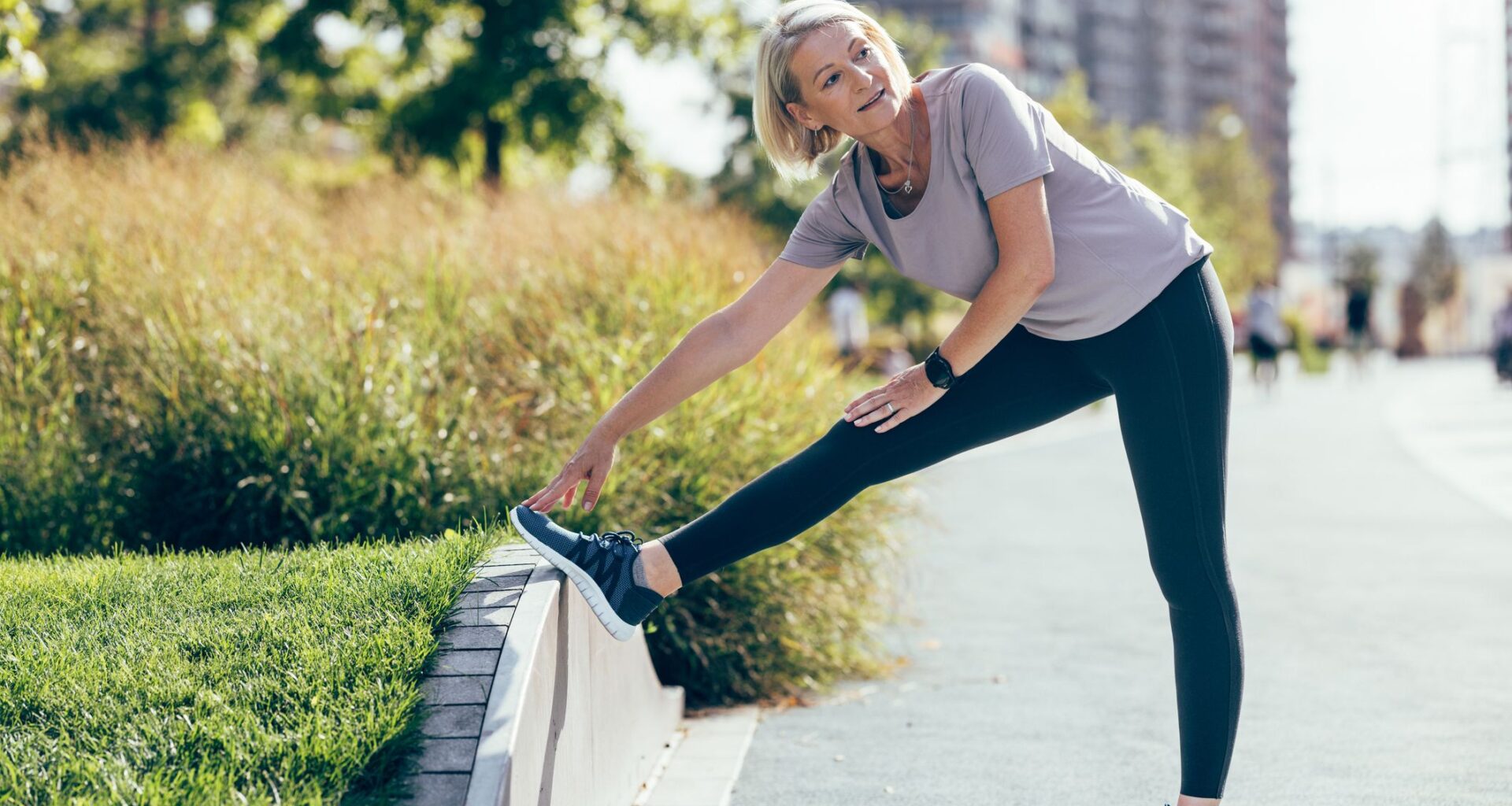 A trainer says you should be doing these three kinds of stretches after a walk to aid recovery
