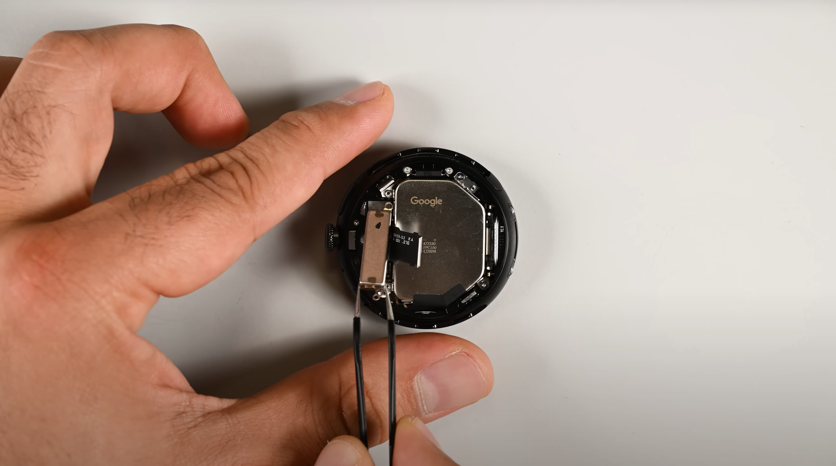 iFixit teardown of google pixel watch 4