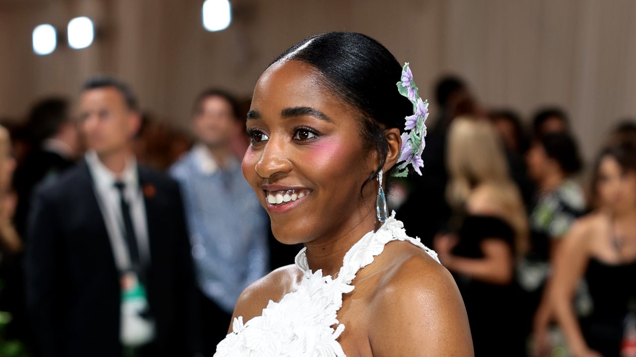 Ayo Edebiri With ‘Jellyfish Bangs’ Will Convince You to Take the Edgy Cut for a Spin