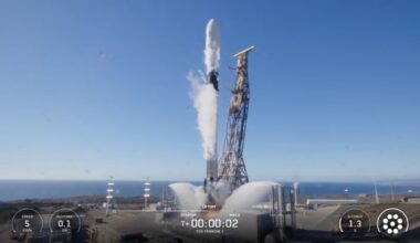 SpaceX launches 21 communications satellites for the US military