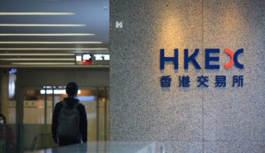 Hong Kong Shares Slump As Tech Weakness Weighs On Market