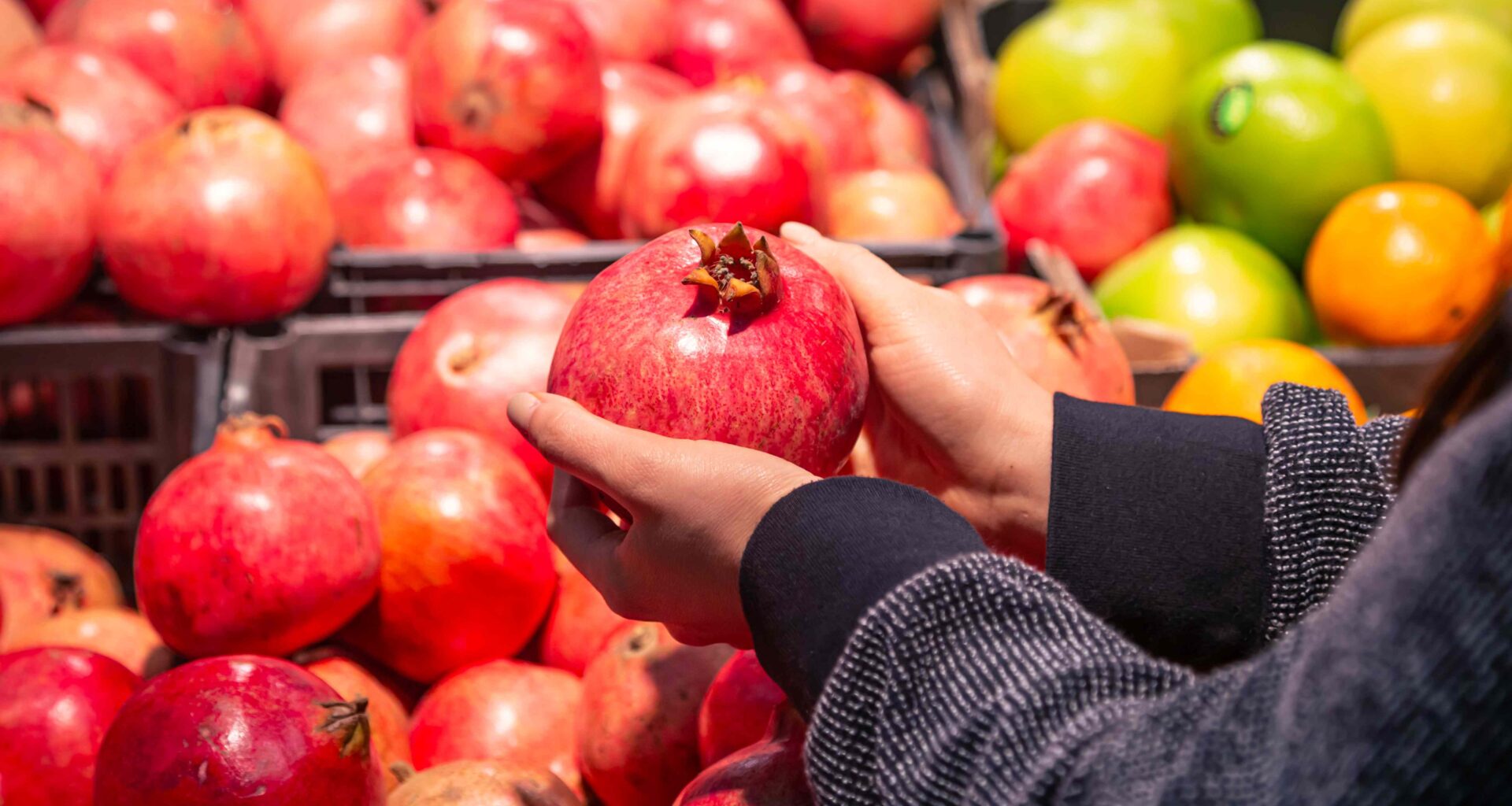How to Pick the Best Pomegranate Every Time, According to Experts