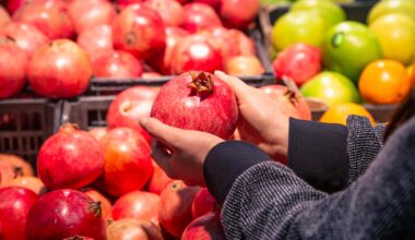 How to Pick the Best Pomegranate Every Time, According to Experts