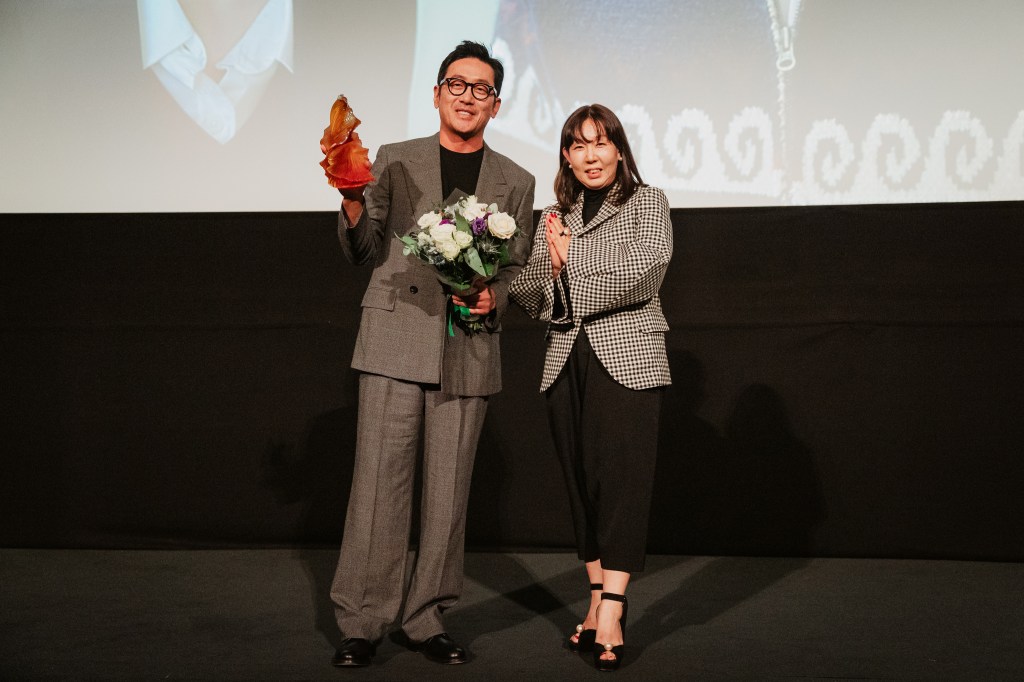 Ha Jung-Woo Accepts Honorary Award From The London East Asia Film Festival