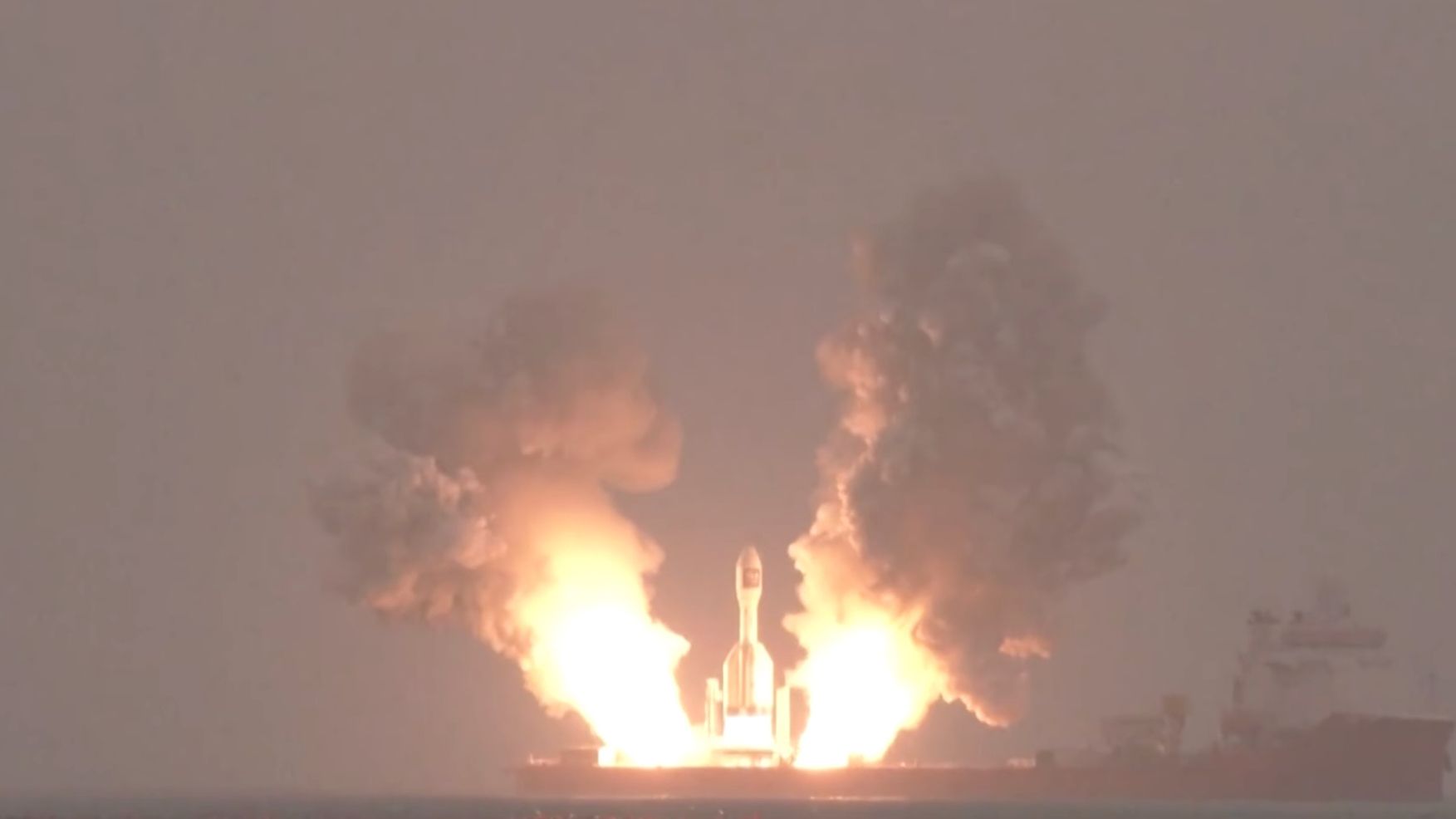 China's record-breaking Gravity-1 rocket aces amazing debut launch from ship at sea (video)