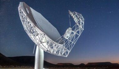 Artist impression of one of the antennas of the MeerKAT radio telescope that discovered radio rings in the Milky Way (Credit : Morganoshell)