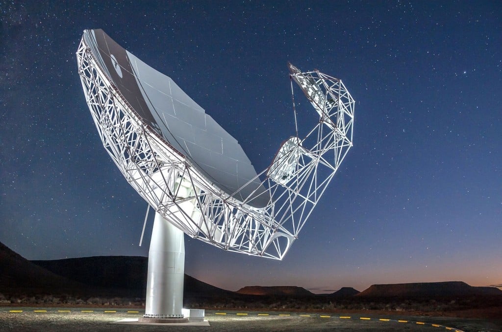 Artist impression of one of the antennas of the MeerKAT radio telescope that discovered radio rings in the Milky Way (Credit : Morganoshell)