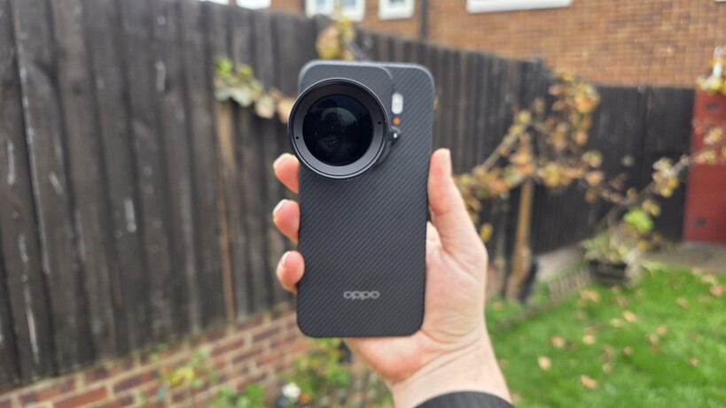 Oppo Find X9 Pro lens attachment