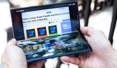 Tri-Fold Phones Are a Dangerous Game, but Samsung Is Playing To Win
