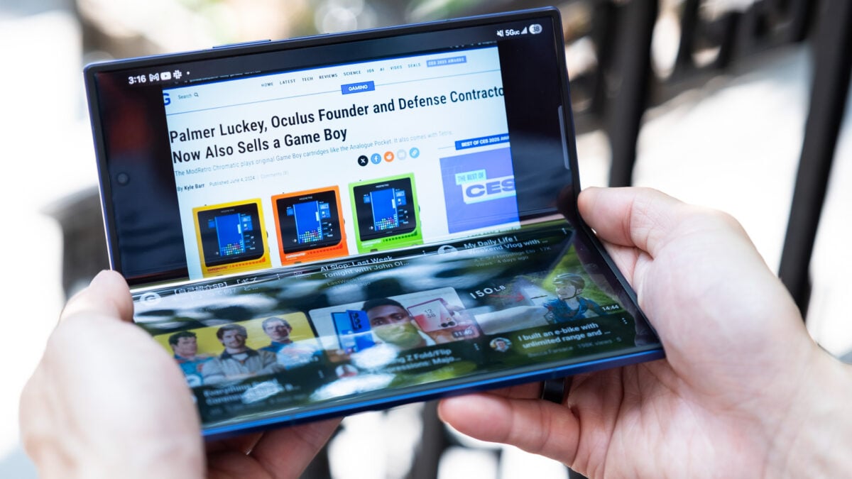 Tri-Fold Phones Are a Dangerous Game, but Samsung Is Playing To Win