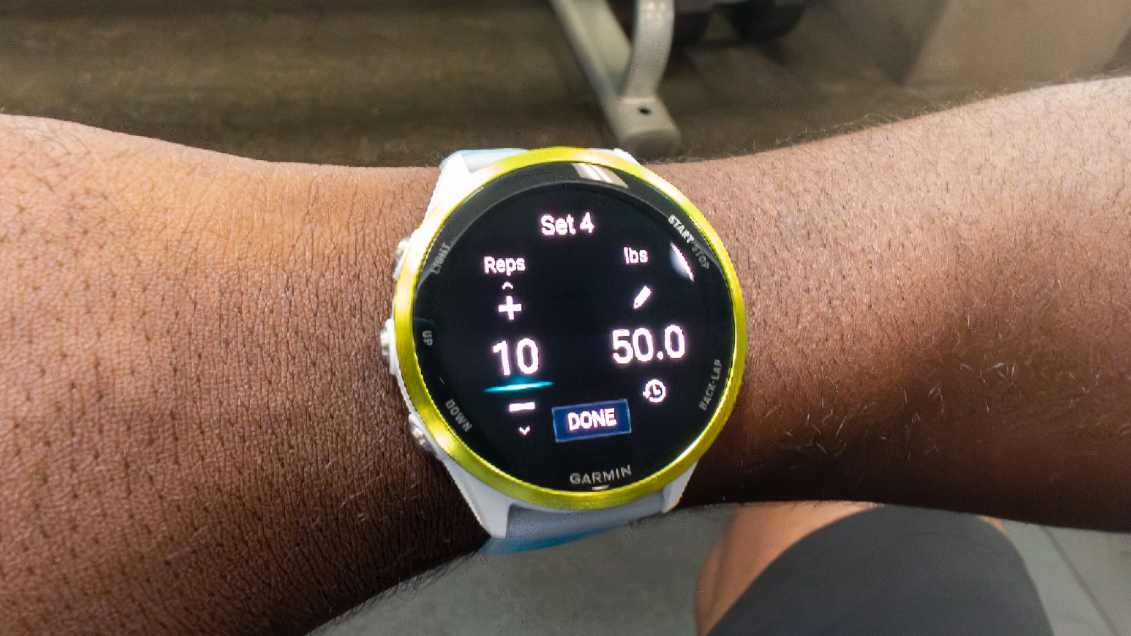 The Garmin Forerunner 570 edit workout set screen