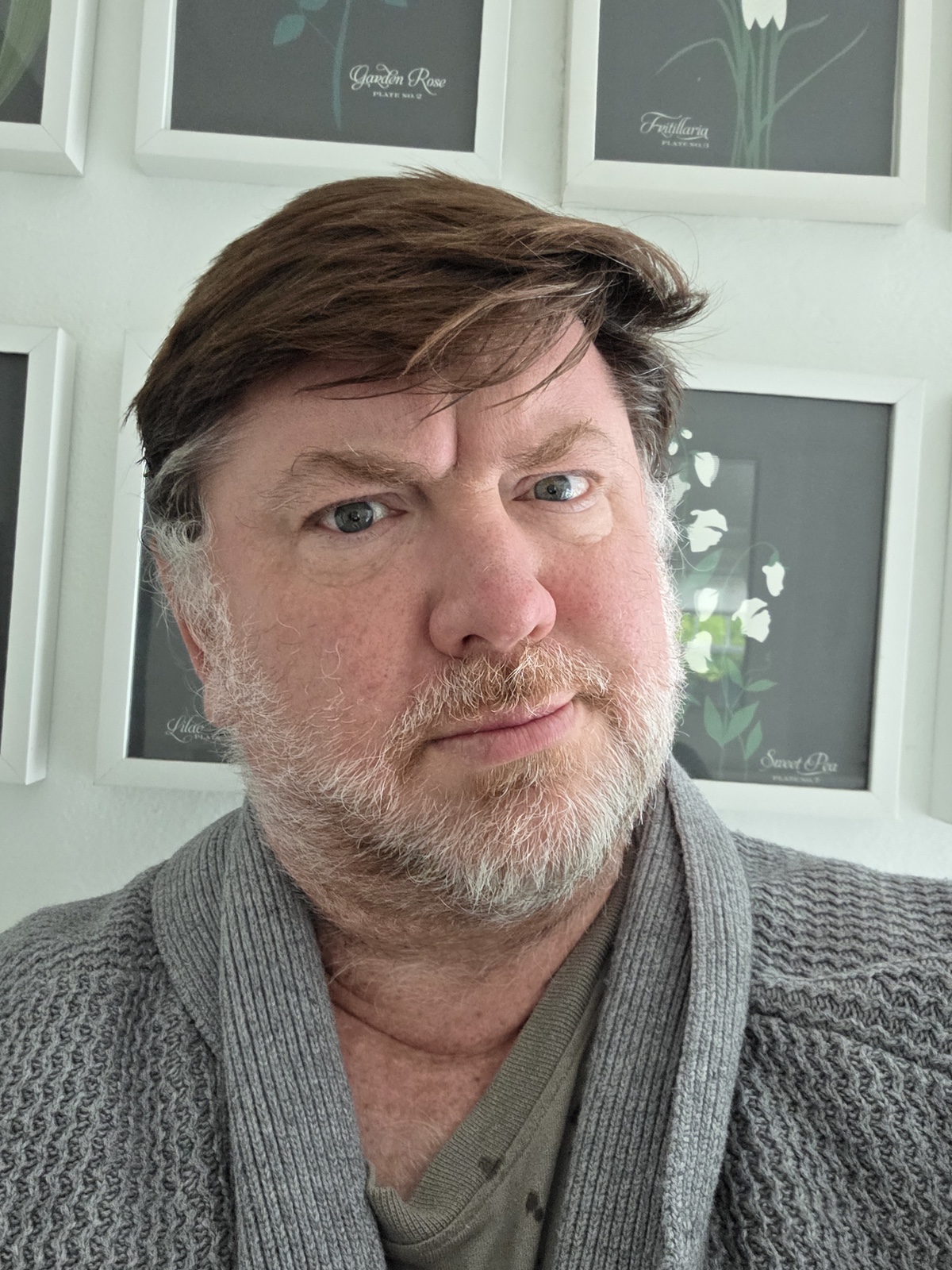 galaxy s25 plus selfie in sweater