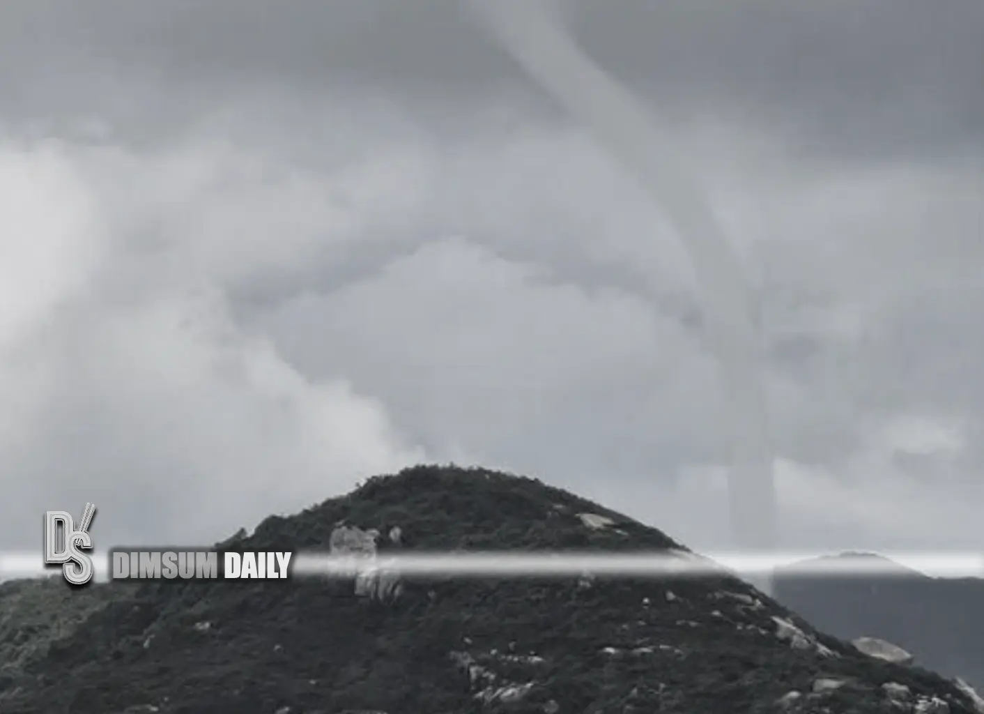Rare October waterspout spotted off Lamma Island