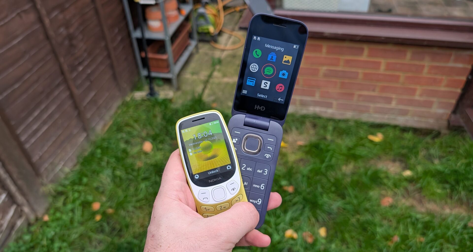 I ditched my smartphone for an app-free feature phone — here's what happened