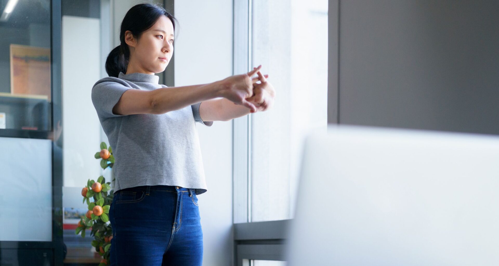 Prepare for a day at a desk with this trainer’s five-minute morning routine