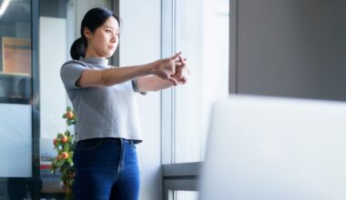 Prepare for a day at a desk with this trainer’s five-minute morning routine