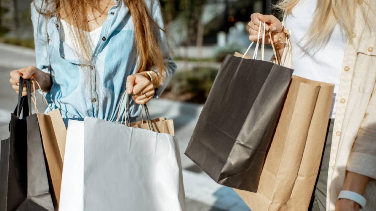 Holiday caution triggers September slump in US retail sales