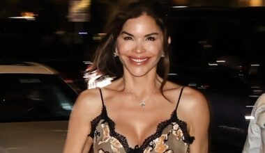 Lauren Sánchez-Bezos Does Date Night in a Rose-Print Naked Dress