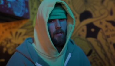 Justin Bieber Sips Beer Solo at a Bar in 'Bad Honey' Video: Watch