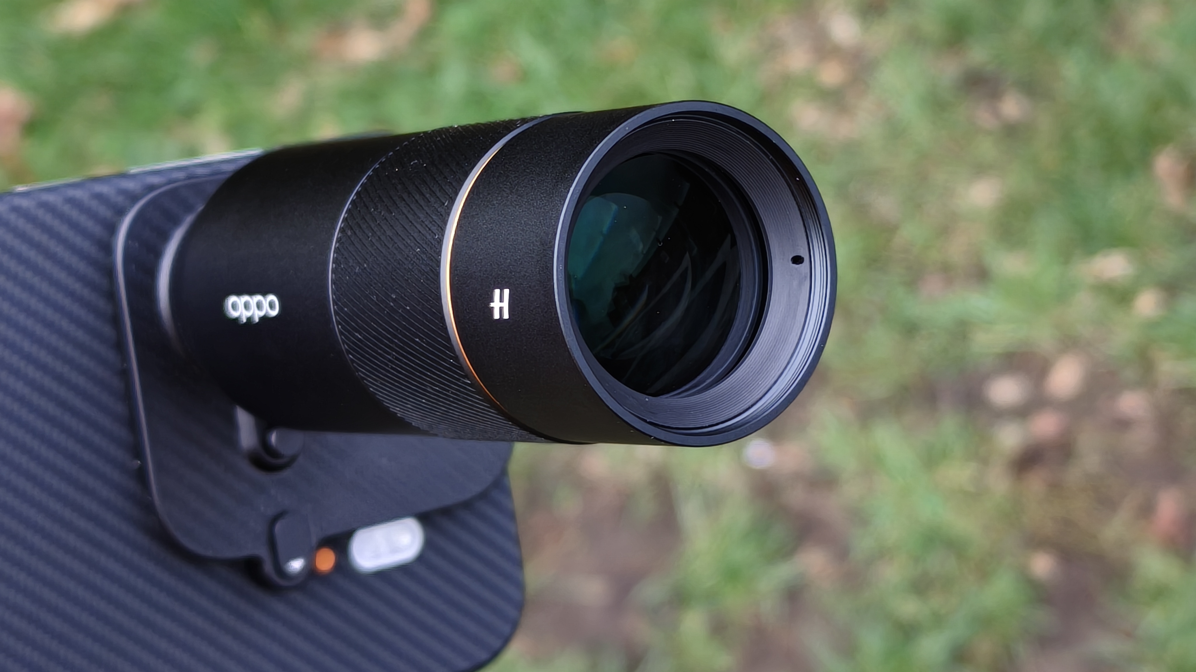 Oppo Find X9 Pro Hasselblad extender lens