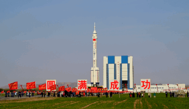 Engineer explains challenges of Shenzhou-21 spacecraft-rocket transfer - news.cgtn.com