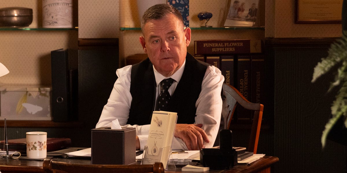 Coronation Street's Tony Maudsley issues "be afraid" warning over steely new character