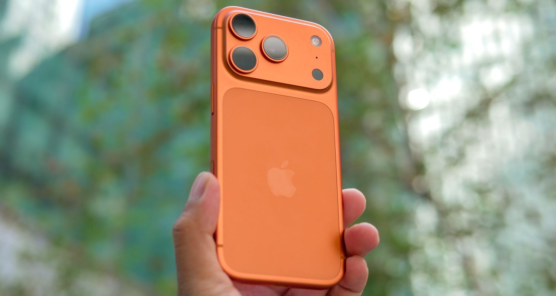 iPhone 17 Pro 'colorgate'? You might be cleaning it wrong...