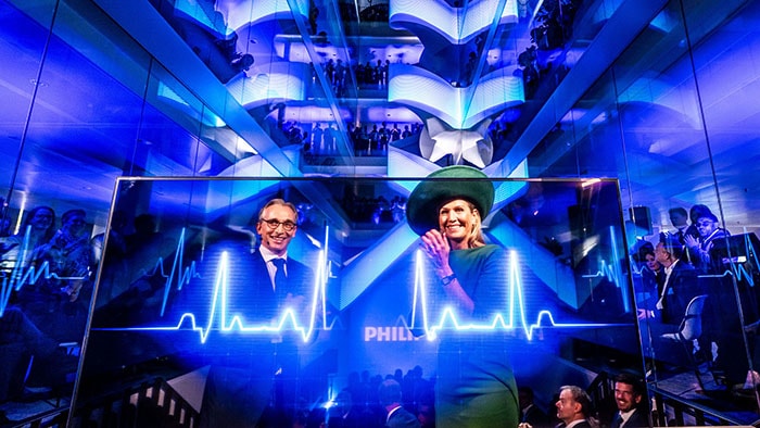 Her Majesty Queen Máxima officially opens the new global headquarters of Royal Philips by symbolically activating the building’s heartbeat, afterwards she was shown how the company