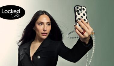 Phone Accessories Are Back, According to Tefi Pessoa