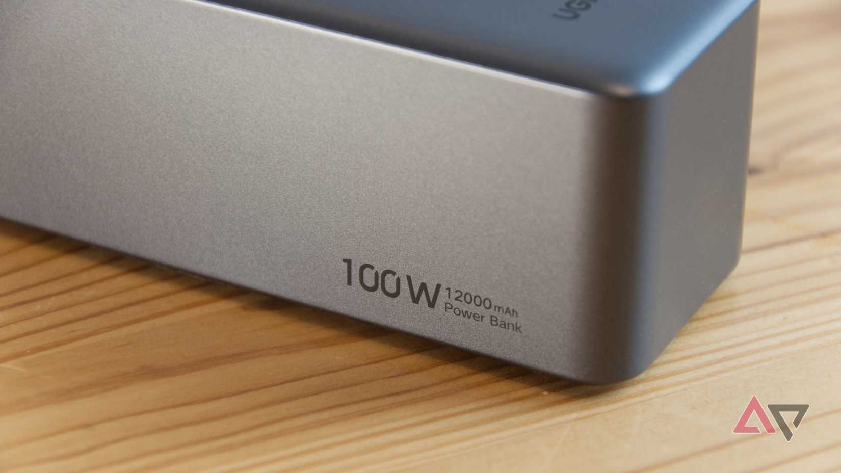 Ugreeen Nexode Powerbank 12000mAh 100W lettering