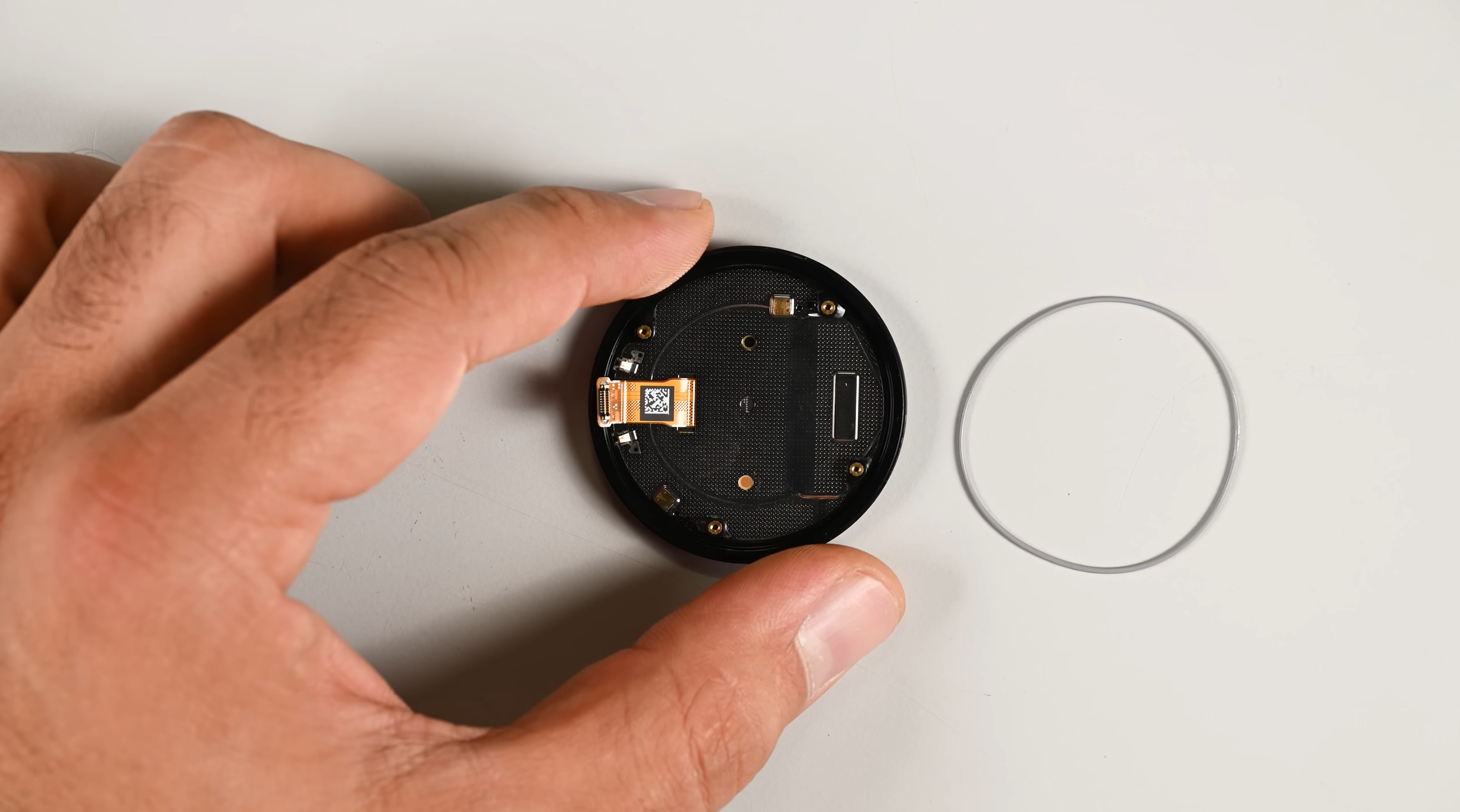 iFixit teardown of google pixel watch 4