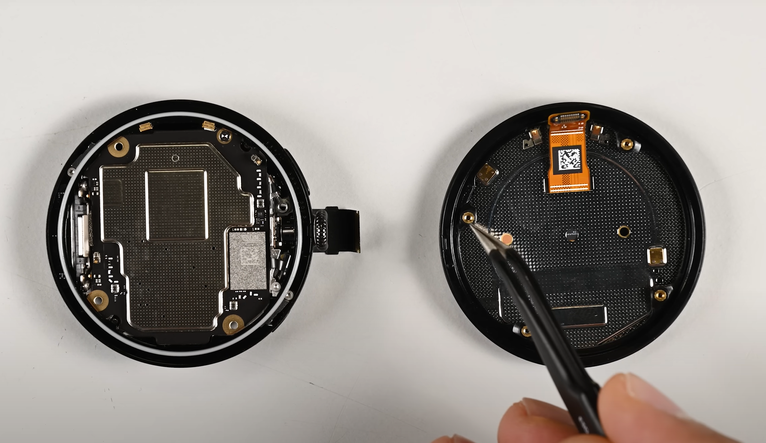 iFixit teardown of google pixel watch 4